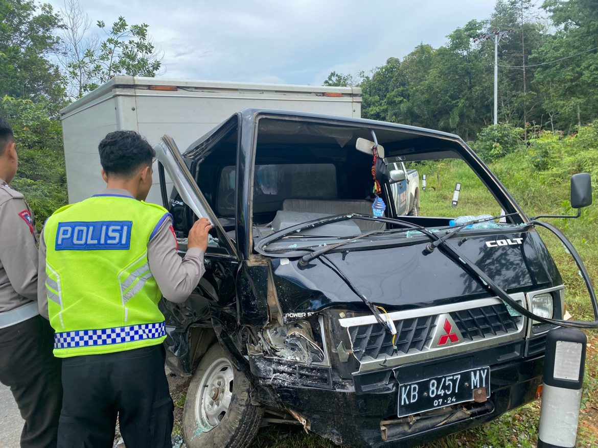 Dua Mobil Terlibat Kecelakaan di Kubu Raya, Tidak Ada Korban Jiwa Namun Dua Sopir Mengalami Luka Ringan