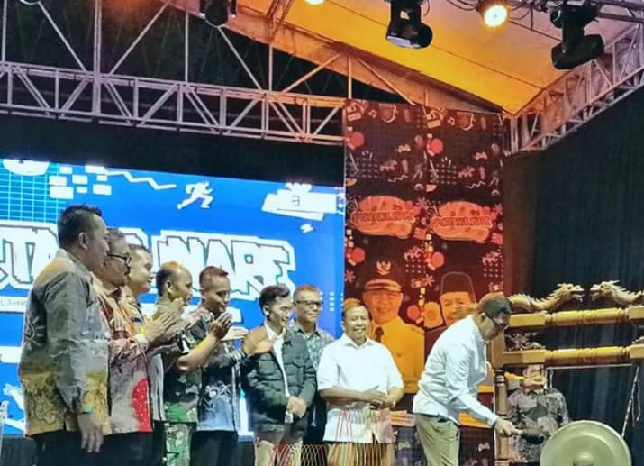Deni Hakim Anwar,SH dan Sekretaris Komisi IV DPRD kota Samarinda Menghadiri acara pembukaan sportaculinare Festival Olahraga Masyarakat bersama Atlet PPLPD kota Samarinda