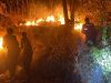 Sinergitas Polisi dan TNI Bersama Masyarakat Berhasil Padamkan Kebakaran Lahan di Magetan