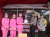 Kapolres dan Ketua Bhayangkari Cabang  Langkat berikan bingkisan kepada petugas POS YAN LILIN 2023
